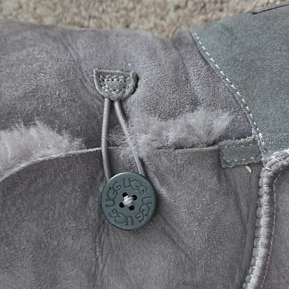 UGG Bailey Button Boot - Picture 4 of 4